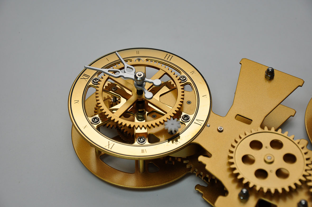 Механика часы работы. Ostar f555 двухбатареечный часовой механизм. Часы с механизмом. Механизм часов. Зубчатая передача в часах.
