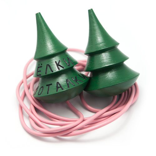 Елки моталки просил. Литература про ёлка. Елки моталки просил. Большая новогодняя находилка книга. Игрушки - моталки оксаны жмаевой.